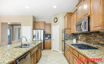 10611 Midge Dr in Bakersfield, CA - Building Photo - Building Photo