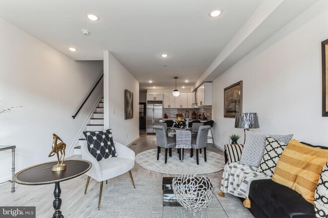 5633 Warrington Ave in Philadelphia, PA - Building Photo - Building Photo
