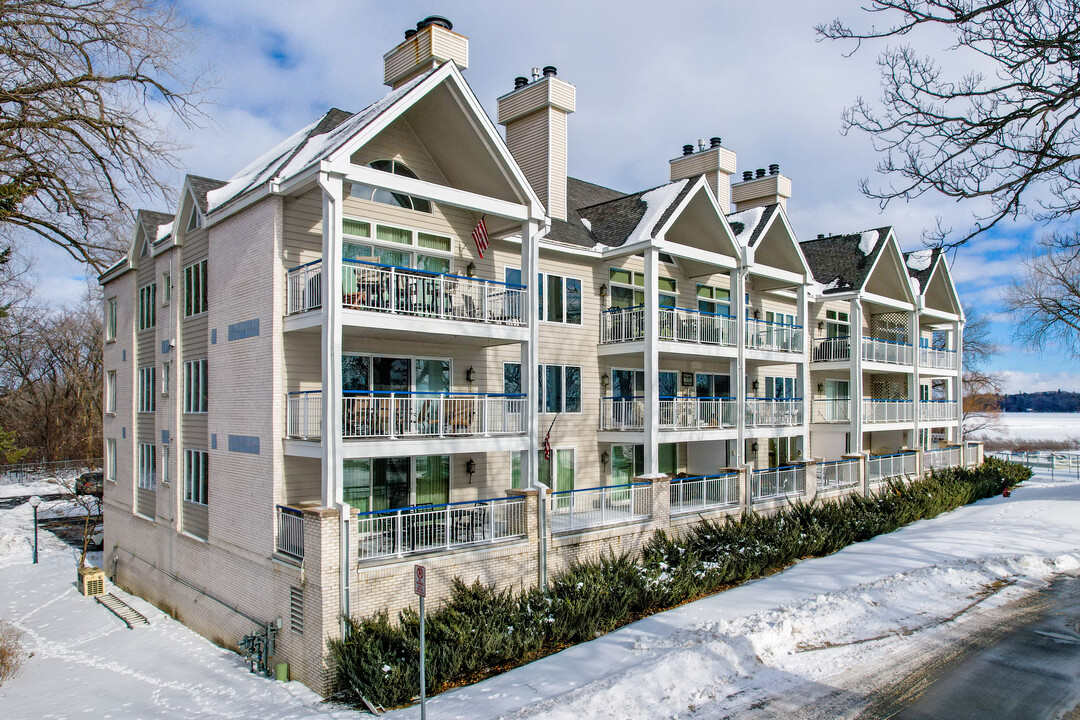 Chateauguet Condominiums in White Bear Lake, MN - Foto de edificio