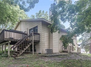 8290 Tamarack Trl in Eden Prairie, MN - Foto de edificio - Building Photo
