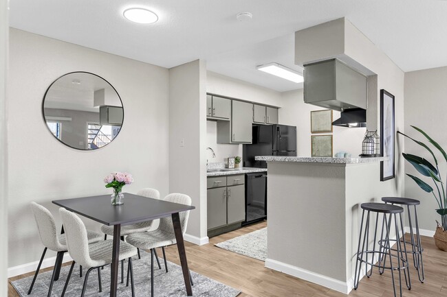 Sonoma Apartments in Houston, TX - Foto de edificio - Building Photo