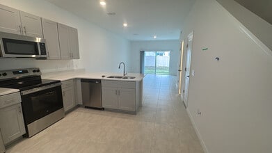 3192 Skyline Lp in Kissimmee, FL - Building Photo - Building Photo