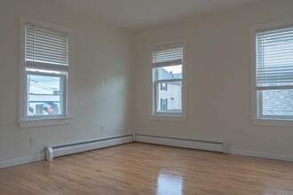 15 Washburn St in New Bedford, MA - Building Photo - Building Photo