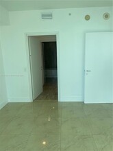 300 S Biscayne Blvd, Unit T2414 in Miami, FL - Foto de edificio - Building Photo