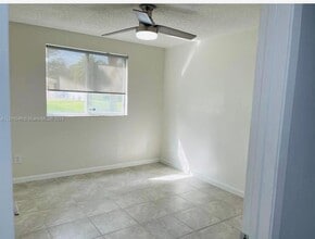 2600 S University Dr, Unit 130 in Davie, FL - Foto de edificio - Building Photo