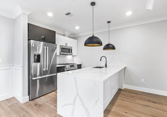 300 Somerville Ave, Unit 300B