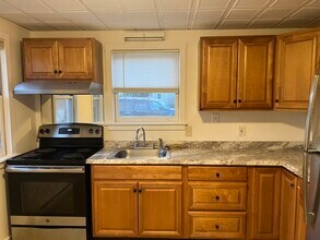 18 First St, Unit Apartment 4 in Berwick, ME - Building Photo - Building Photo