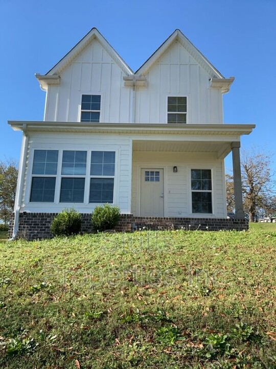 219 Virginia Ave in Florence, AL - Foto de edificio