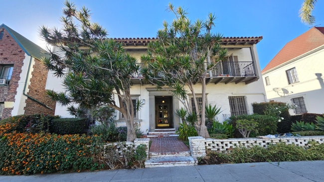 355 Cochran Ave in Los Angeles, CA - Building Photo - Building Photo