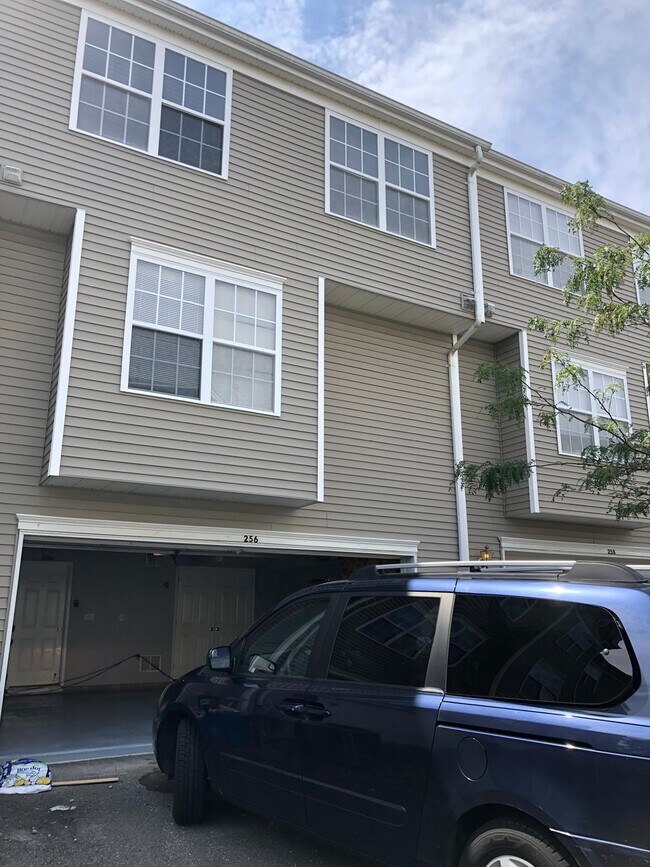 256 Nathan Blvd in Sayreville, NJ - Building Photo - Building Photo