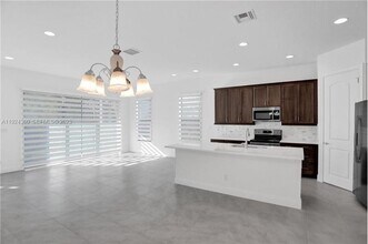 8450 NW 39th Ct in Coral Springs, FL - Building Photo - Building Photo