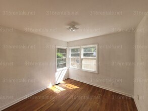 1122 N Terrace Dr in Wichita, KS - Building Photo - Building Photo