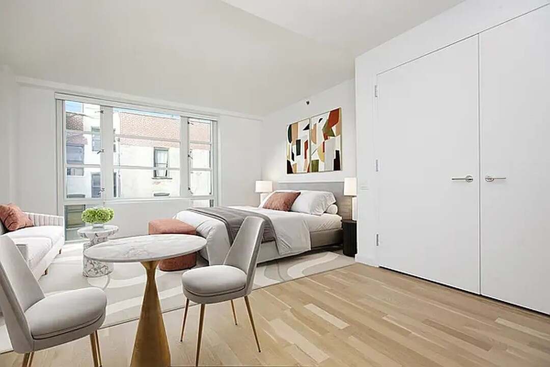 331 E Houston St in New York, NY - Foto de edificio