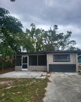 2247 Stella St in Ft. Myers, FL - Building Photo
