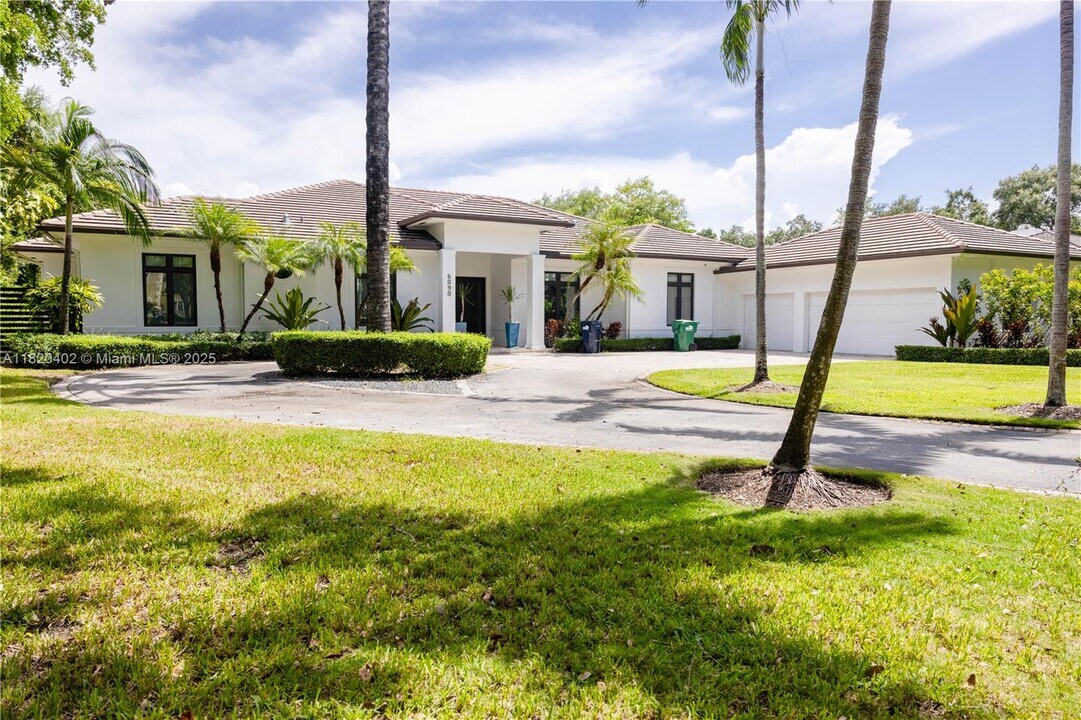 6090 SW 116th St in Miami, FL - Building Photo