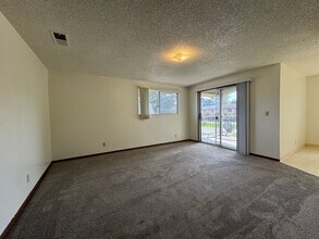 4662 Valley E Blvd-Unit -2 in Arcata, CA - Building Photo - Building Photo