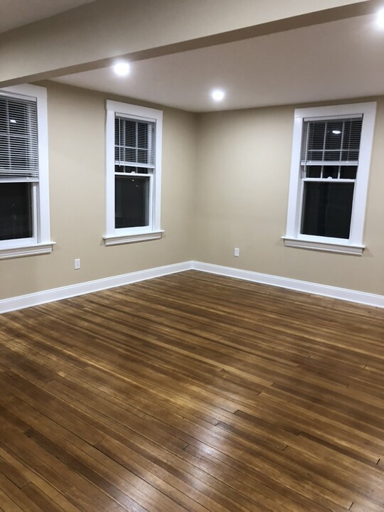 16 Avenue E in Norwalk, CT - Building Photo