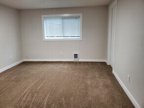 3819 12th Ave SE, Unit A in Lacey, WA - Foto de edificio - Building Photo
