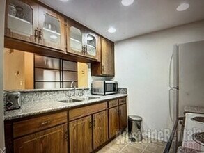 1230 Horn Ave, Unit 306 in West Hollywood, CA - Foto de edificio - Building Photo