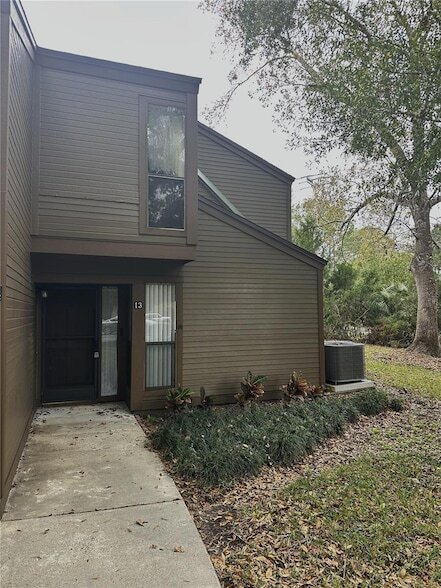 property at 13 Surrey Ct