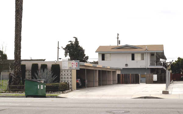 9326 Somerset Blvd in Bellflower, CA - Foto de edificio