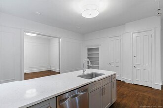 284 Orange St in New Haven, CT - Building Photo - Building Photo