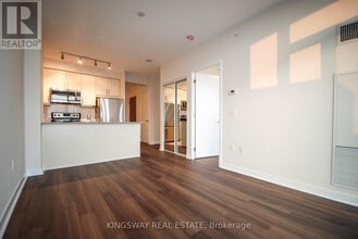 3975 Grand Park Dr in Mississauga, ON - Building Photo - Building Photo