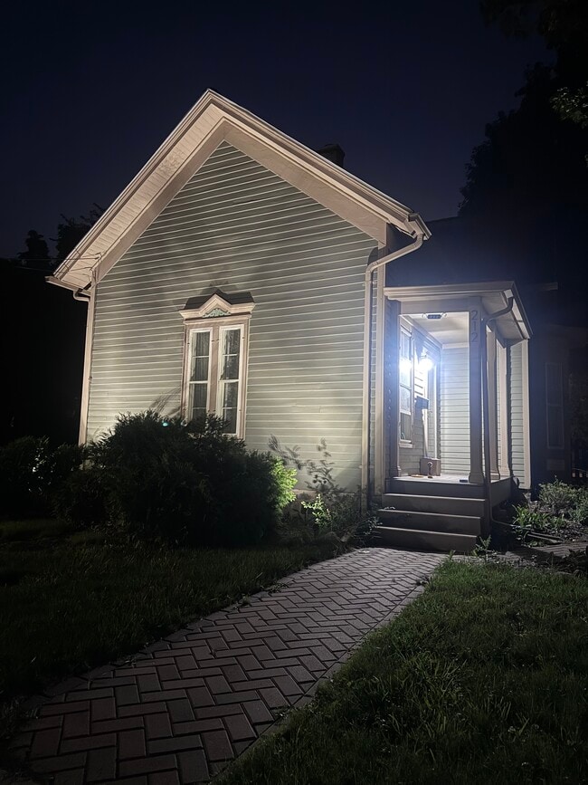 property at 212 N Ann Arbor St