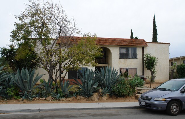 1204 S Vine St in Fallbrook, CA - Building Photo - Building Photo