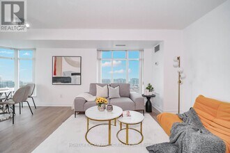 135 Pond Dr in Markham, ON - Building Photo - Building Photo