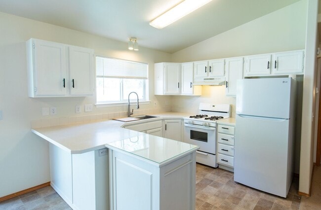 7784 N Sweet River Dr in Coeur d'Alene, ID - Building Photo - Building Photo