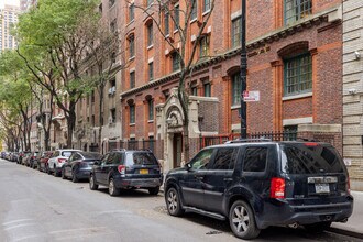 27 W 67th St in New York, NY - Foto de edificio - Building Photo