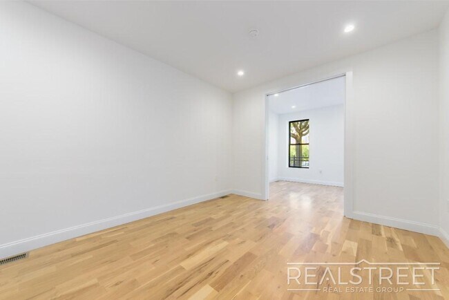 3 Bed 2 Bath with W/D & Terrace!, Unit 1 in Brooklyn, NY - Building Photo - Building Photo