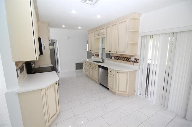 160 SW 127th Ave in Plantation, FL - Building Photo - Building Photo