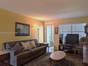 1280 NW 43rd Ave, Unit 205C in Lauderhill, FL - Building Photo - Building Photo