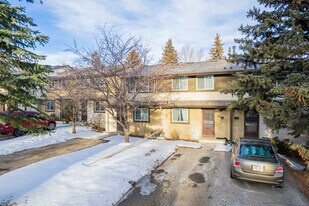 10122-10154 Brookpark Blvd SW in Calgary, AB - Building Photo