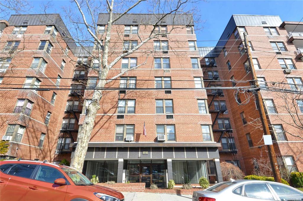 67-41 Burns St in Queens, NY - Building Photo