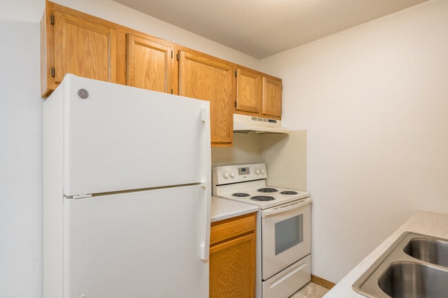 Tiki Apartments in Bloomington, MN - Building Photo - Interior Photo