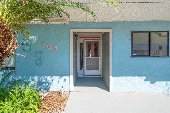 104 Anclote Rd in Tarpon Springs, FL - Building Photo - Building Photo