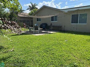 3400 N Dixie Hwy in Boca Raton, FL - Building Photo - Building Photo