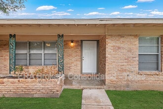106 Winn Ave in Universal City, TX - Foto de edificio - Building Photo