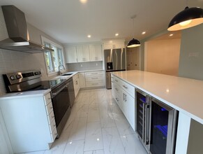 625 Chestnut Hill Ave in Brookline, MA - Building Photo - Building Photo