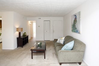 ReNew at The Crossing in Indianapolis, IN - Foto de edificio - Interior Photo