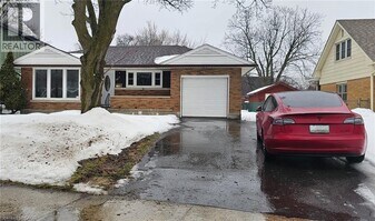 427 Krug St in Kitchener, ON - Building Photo