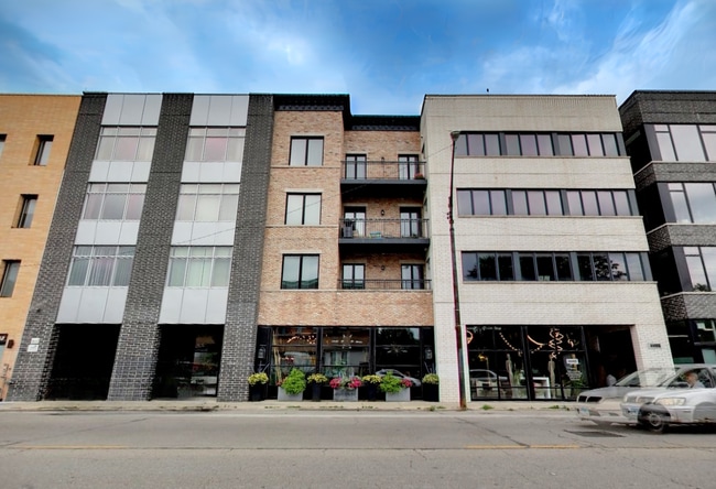 property at 1641 W Grand Ave