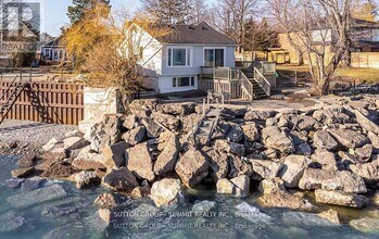 18 1/2 Lakeshore Dr in Hamilton, ON - Building Photo - Building Photo