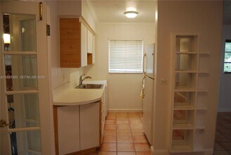 270 S Melrose Dr in Miami Springs, FL - Building Photo - Building Photo