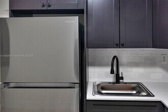 4037 SW 65th Ave in Miami, FL - Building Photo - Building Photo