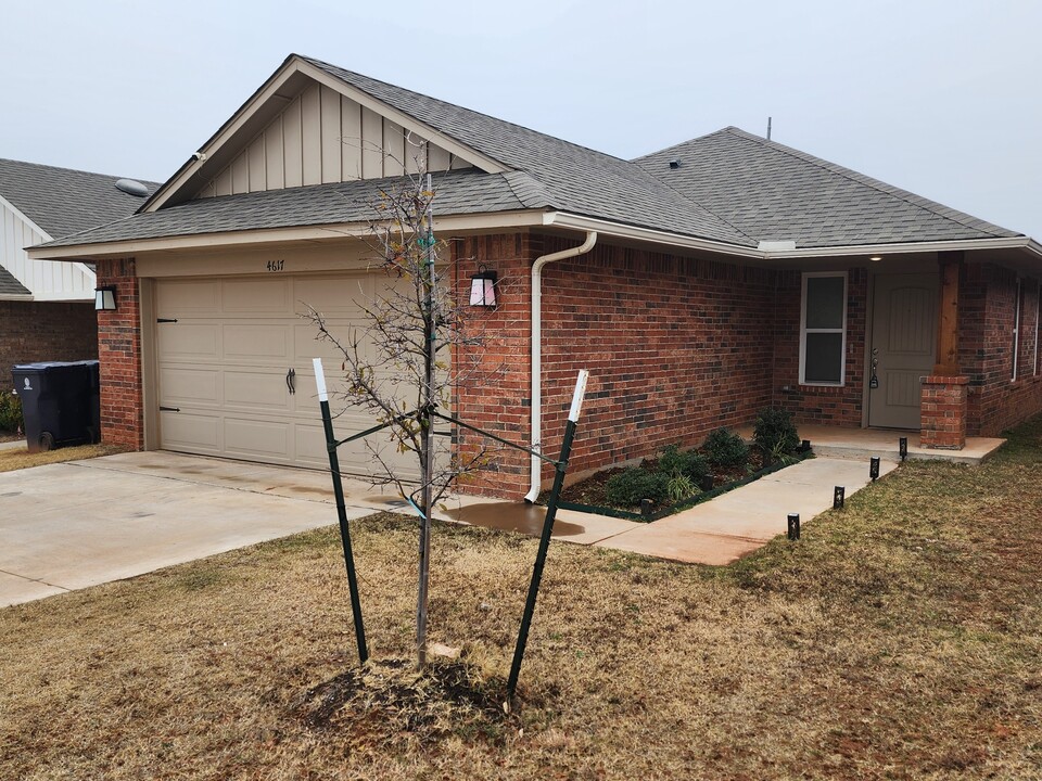 4617 Emerald Knoll Rd in Oklahoma City, OK - Building Photo
