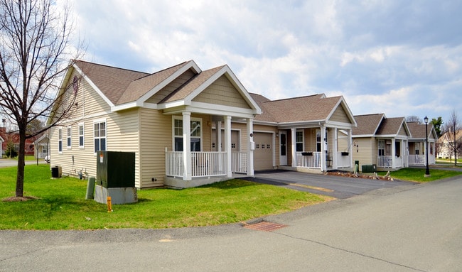 Franciscan Heights Senior Community in Rensselaer, NY - Foto de edificio - Building Photo